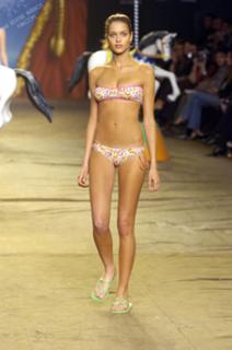 Ana Beatriz Barros feet photo thumbnail