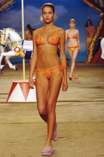 Ana Beatriz Barros feet photo thumbnail