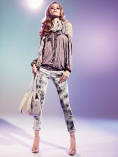 Ana Beatriz Barros feet photo thumbnail