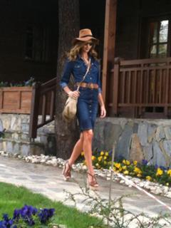 Ana Beatriz Barros feet photo thumbnail