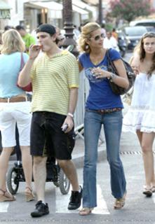 Ana Beatriz Barros feet photo thumbnail