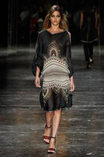 Ana Beatriz Barros feet photo thumbnail