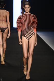 Ana Beatriz Barros feet photo thumbnail