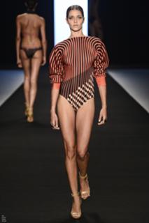 Ana Beatriz Barros feet photo thumbnail