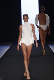 Ana Beatriz Barros feet photo thumbnail