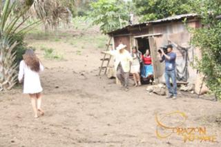 Ana Brenda Contreras feet photo thumbnail