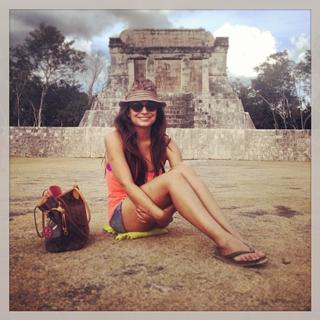 Ana Brenda Contreras feet photo thumbnail