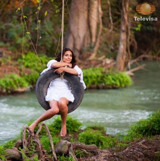 Ana Brenda Contreras feet photo thumbnail
