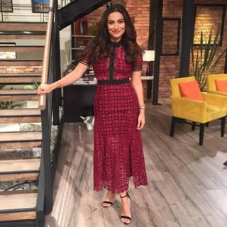 Ana Brenda Contreras feet photo thumbnail