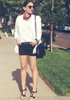 Ana Brenda Contreras feet photo thumbnail