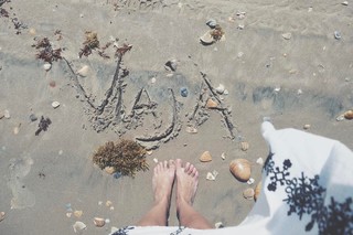 Ana Brenda Contreras feet photo thumbnail