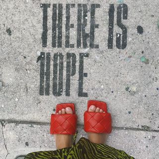 Ana Brenda Contreras feet photo thumbnail