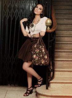 Ana Brenda Contreras feet photo thumbnail