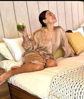 Ana Brenda Contreras feet photo thumbnail
