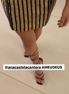 Ana Castela feet photo thumbnail