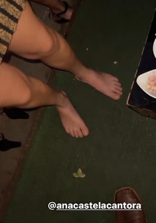 Ana Castela feet photo thumbnail