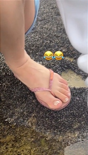 Ana Castela feet photo thumbnail