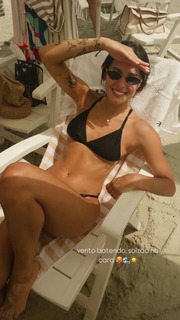 Ana Castela feet photo thumbnail