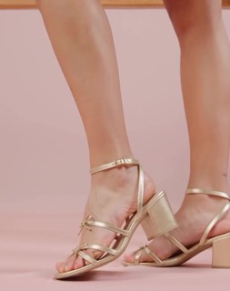 Ana Castela feet photo thumbnail