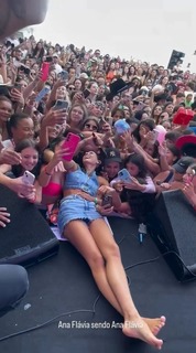 Ana Castela feet photo thumbnail