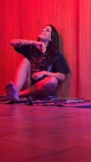 Ana Castela feet photo thumbnail