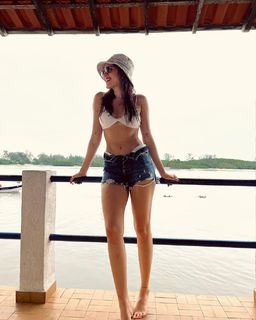 Ana Clara Lima feet photo thumbnail