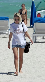 Ana Fernández feet photo thumbnail