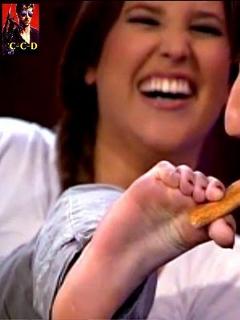 Ana Fernández feet photo thumbnail
