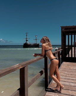 Ana Fernández feet photo thumbnail