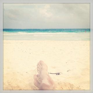Ana Free feet photo 9