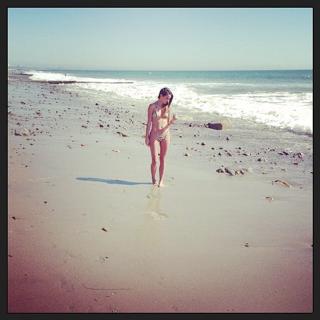 Ana Free feet photo 1