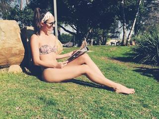 Ana Free feet photo 16