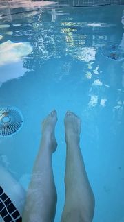 Ana Free feet photo 20