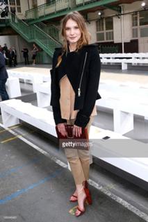 Ana Girardot feet photo 3