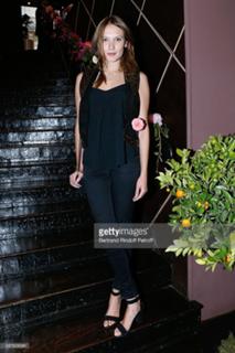 Ana Girardot feet photo 17