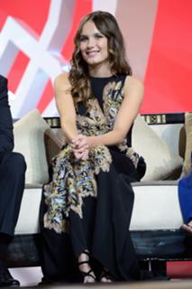 Ana Girardot feet photo 11