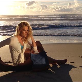 Ana Hickmann feet photo thumbnail