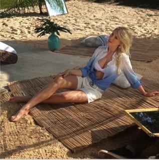 Ana Hickmann feet photo thumbnail