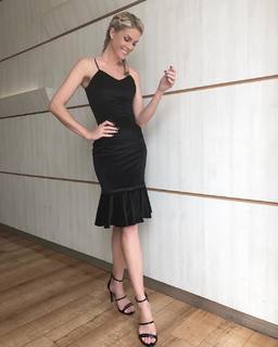 Ana Hickmann feet photo thumbnail
