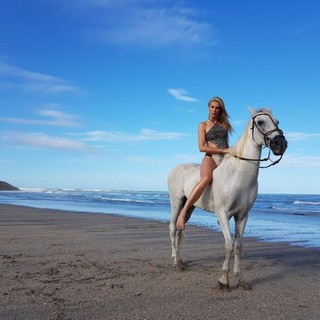 Ana Hickmann feet photo thumbnail