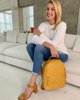 Ana Hickmann feet photo thumbnail