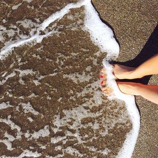 Ana Julia Dorigon feet photo 3