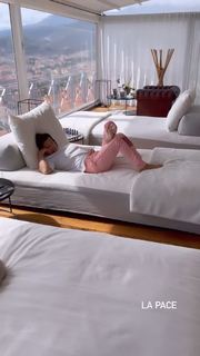 Ana Laura Ribas feet photo 11