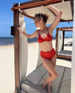 Ana Layevska feet photo 11