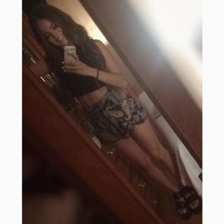 Ana Mena feet photo thumbnail