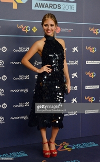 Ana Mena feet photo thumbnail