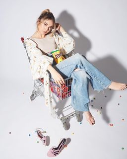 Ana Mena feet photo thumbnail