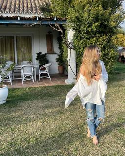 Ana Mena feet photo thumbnail