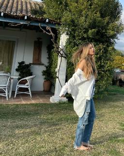 Ana Mena feet photo thumbnail