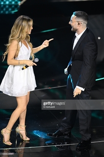 Ana Mena feet photo thumbnail